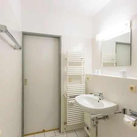 Apartment Trafalgar 226 *